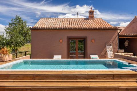 Sumptuosa Propriedade Tradicional | 3 Quartos | Tanque | Totalmente Restaurada | Terreno de 2 760 m² | Santa Bárbara de Nexe