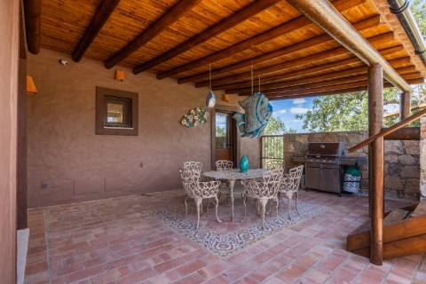 Sumptuosa Propriedade Tradicional | 3 Quartos | Tanque | Totalmente Restaurada | Terreno de 2 760 m² | Santa Bárbara de Nexe