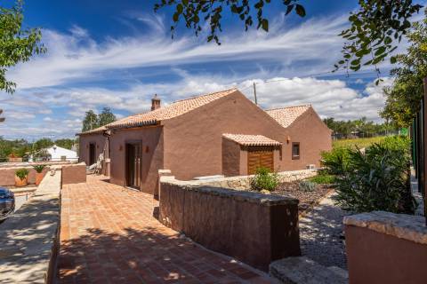 Sumptuosa Propriedade Tradicional | 3 Quartos | Tanque | Totalmente Restaurada | Terreno de 2 760 m² | Santa Bárbara de Nexe