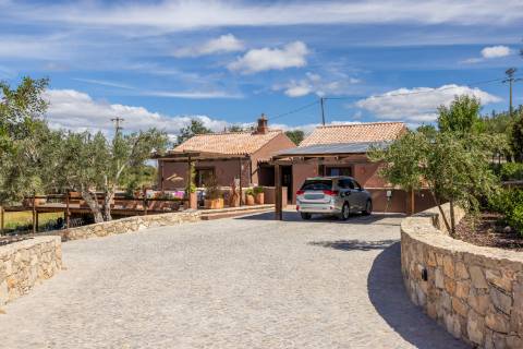 Sumptuosa Propriedade Tradicional | 3 Quartos | Tanque | Totalmente Restaurada | Terreno de 2 760 m² | Santa Bárbara de Nexe