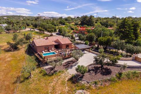 Sumptuosa Propriedade Tradicional | 3 Quartos | Tanque | Totalmente Restaurada | Terreno de 2 760 m² | Santa Bárbara de Nexe