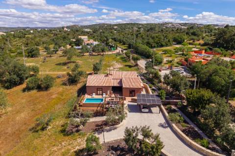 Sumptuosa Propriedade Tradicional | 3 Quartos | Tanque | Totalmente Restaurada | Terreno de 2 760 m² | Santa Bárbara de Nexe