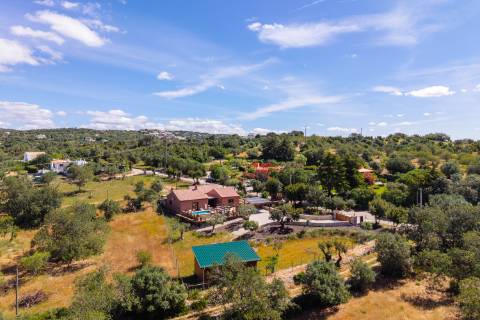 Sumptuosa Propriedade Tradicional | 3 Quartos | Tanque | Totalmente Restaurada | Terreno de 2 760 m² | Santa Bárbara de Nexe