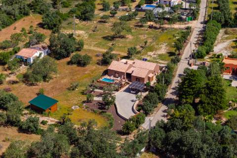 Sumptuosa Propriedade Tradicional | 3 Quartos | Tanque | Totalmente Restaurada | Terreno de 2 760 m² | Santa Bárbara de Nexe