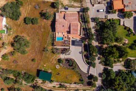Sumptuosa Propriedade Tradicional | 3 Quartos | Tanque | Totalmente Restaurada | Terreno de 2 760 m² | Santa Bárbara de Nexe