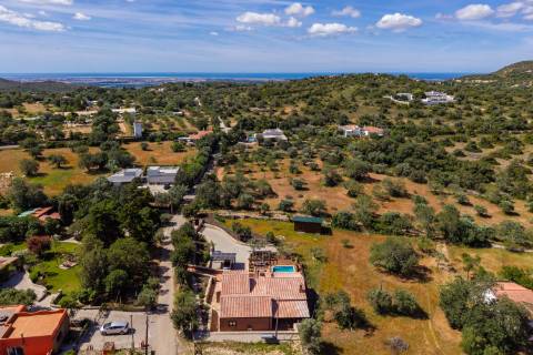Sumptuosa Propriedade Tradicional | 3 Quartos | Tanque | Totalmente Restaurada | Terreno de 2 760 m² | Santa Bárbara de Nexe