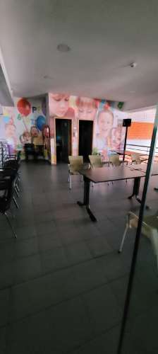 Armazém Gondomar com 2 negócios