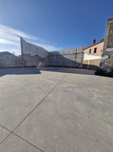 Terreno com edificações para construção em altura em Rio Tinto