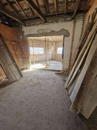 Terreno com edificações para construção em altura em Rio Tinto