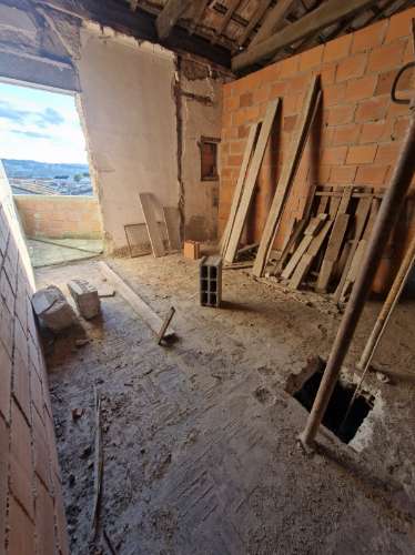 Terreno com edificações para construção em altura em Rio Tinto
