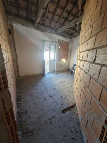 Terreno com edificações para construção em altura em Rio Tinto