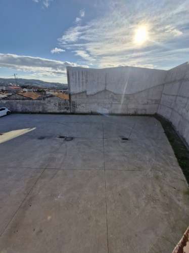 Terreno com edificações para construção em altura em Rio Tinto