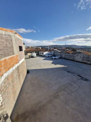 Terreno com edificações para construção em altura em Rio Tinto