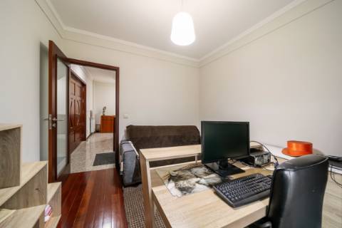 Moradia independente V4+ Escritório