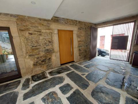 Magnífica propriedade, 3 apartamentosT2 em Melres, Gondomar