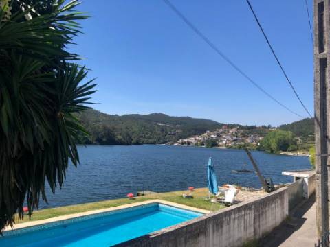 Magnífica propriedade, 3 apartamentosT2 em Melres, Gondomar