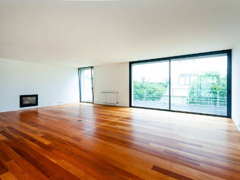 Moradia junto à prestigiada Av. Marechal Gomes da Costa, Porto