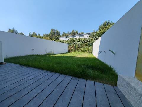 Moradia em Banda T3 na Azemaia Onde a sua nova história começa