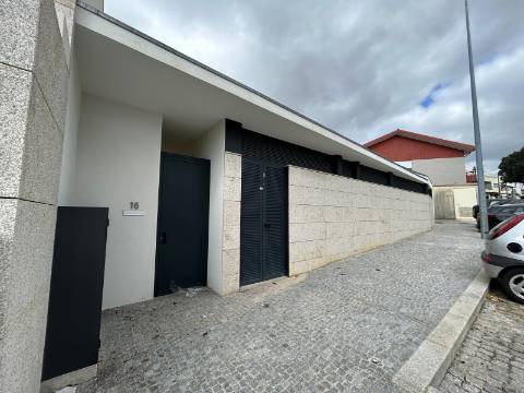 Moradia em Banda T3 na Azemaia Onde a sua nova história começa