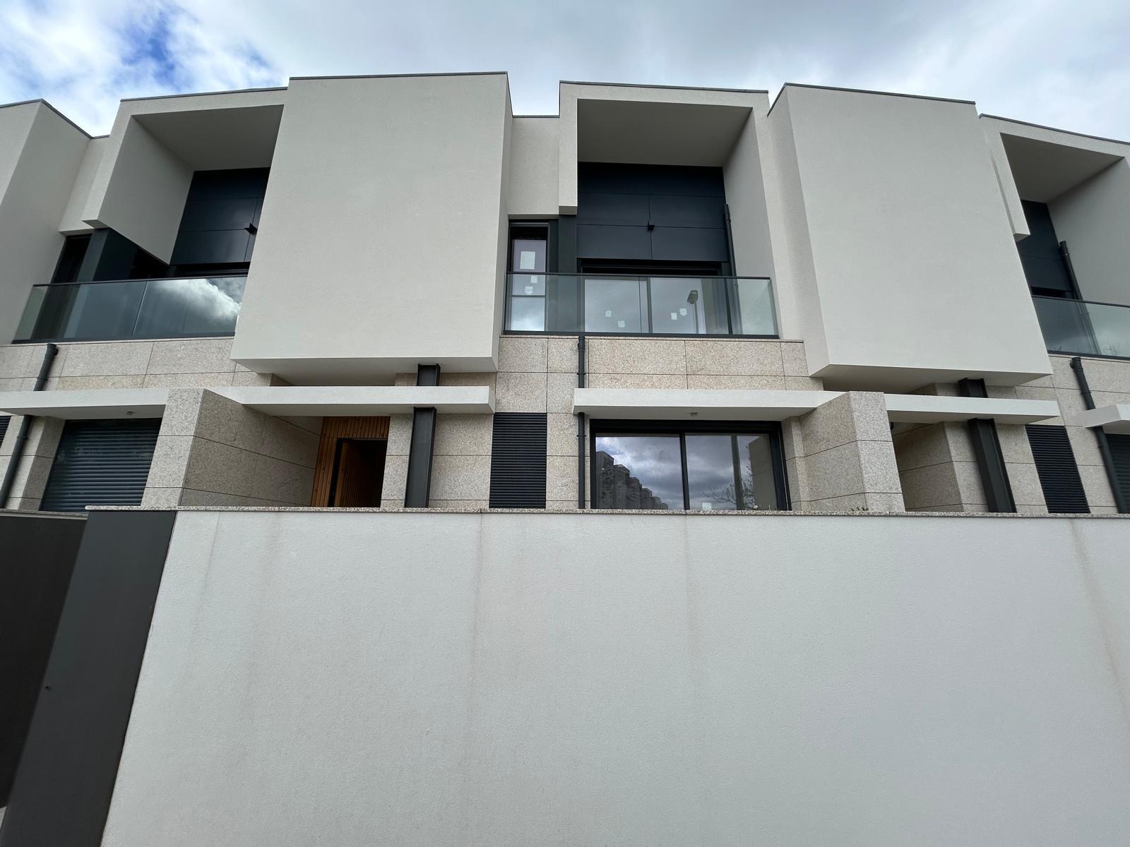 Moradia em Banda T3 na Azemaia Onde a sua nova história começa