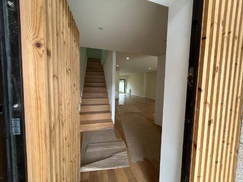 Moradia em Banda T3 na Azemaia Onde a sua nova história começa