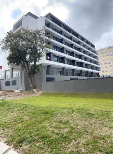 Vive Perto de Tudo! T1 no Polo Universitário para Jovens com Estilo
