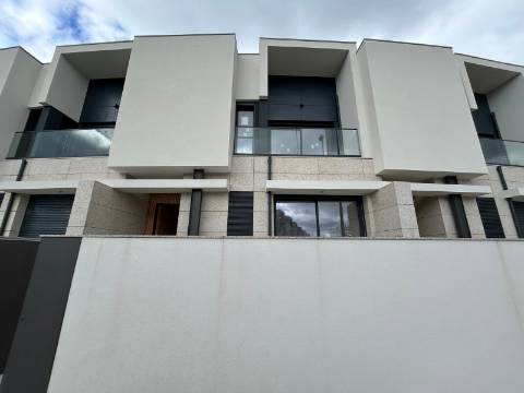 Moradia em Banda T4 na Azemaia, Gueifães Onde a sua nova história começa