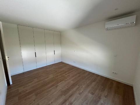 T1 para Arrendamento com 2 Lugares de Garagem - Polo Universitário | Porto