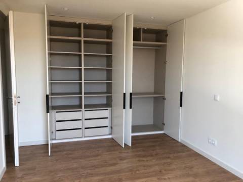 T1 para Arrendamento com 2 Lugares de Garagem - Polo Universitário | Porto