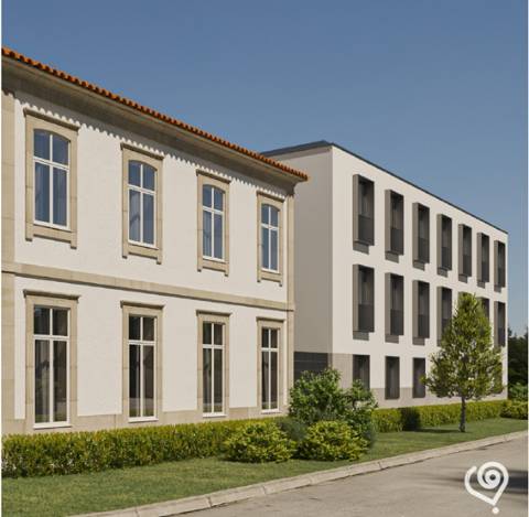 Apartamento T1 com varanda e garagem próximo ao Hospital São João e Universidade.