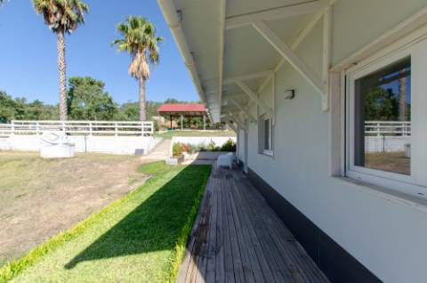 Quinta em Serradas, com terreno de 17.000m²