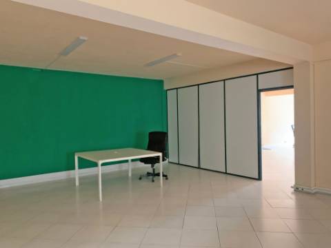 Escritórios/Salas para arrendamento na Pontinha