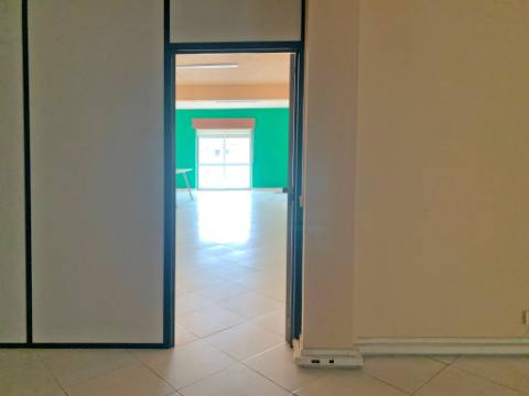 Escritórios/Salas para arrendamento na Pontinha