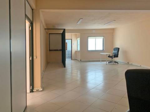 Escritórios/Salas para arrendamento na Pontinha