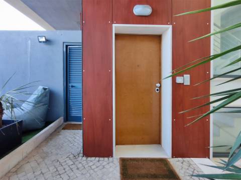 Moradia Contemporânea T4+2 em Oeiras - Barcarena - Leceia