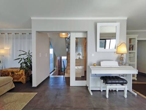 Moradia Contemporânea T4+2 em Oeiras - Barcarena - Leceia