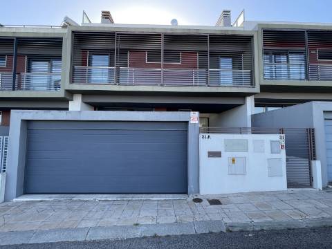 Moradia Contemporânea T4+2 em Oeiras - Barcarena - Leceia