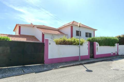 Moradia T5 vista total de Serra e piscina