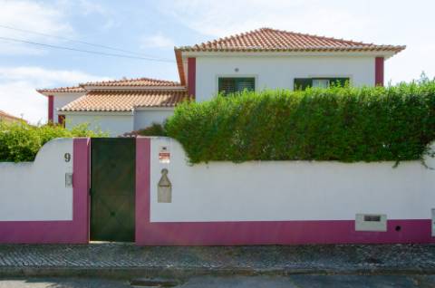 Moradia T5 vista total de Serra e piscina