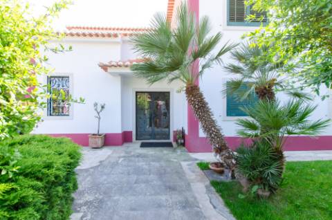 Moradia T5 vista total de Serra e piscina