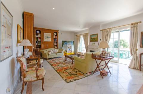 Moradia T5 vista total de Serra e piscina