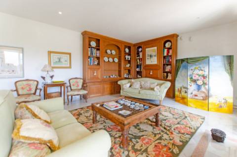 Moradia T5 vista total de Serra e piscina