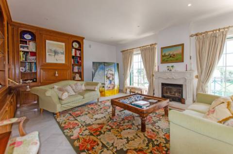 Moradia T5 vista total de Serra e piscina