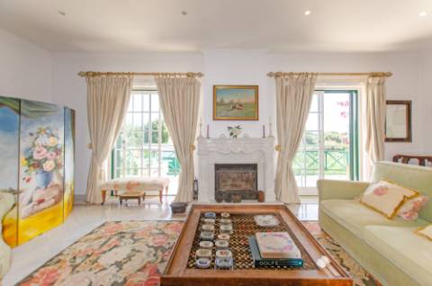 Moradia T5 vista total de Serra e piscina