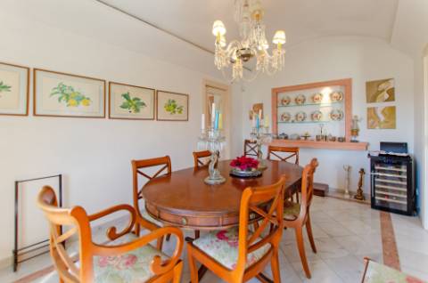 Moradia T5 vista total de Serra e piscina