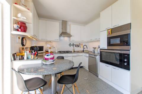 Moradia T5 vista total de Serra e piscina