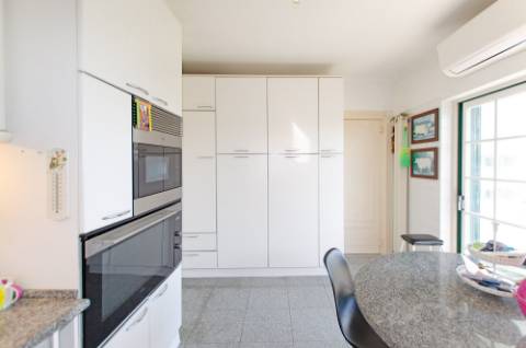 Moradia T5 vista total de Serra e piscina