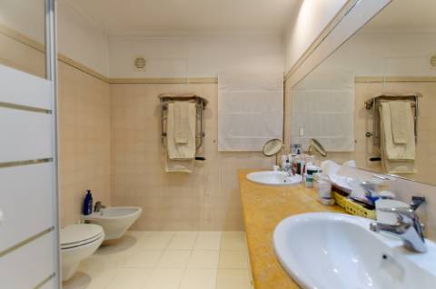 Moradia T5 vista total de Serra e piscina