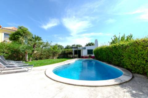 Moradia T5 vista total de Serra e piscina