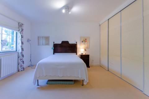 Moradia T5 vista total de Serra e piscina